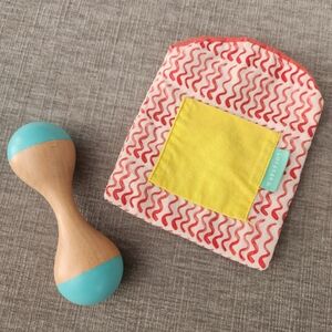 Lovevery Rattle and Crinkle Pocket